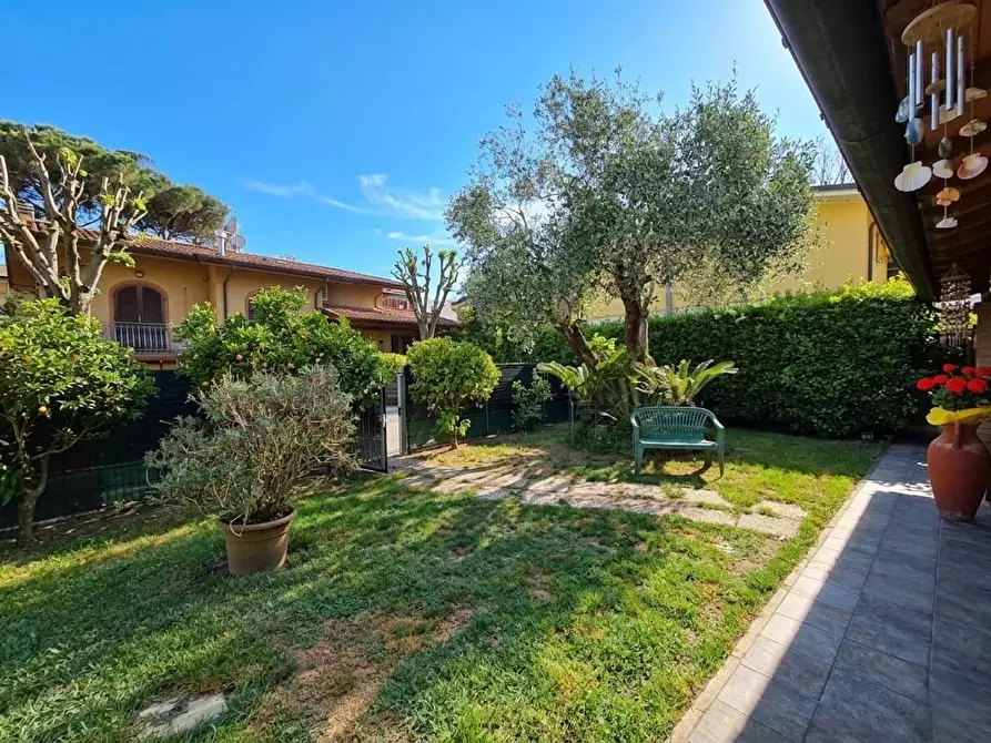 Immagine 16 di Casa bifamiliare in vendita  a Massa