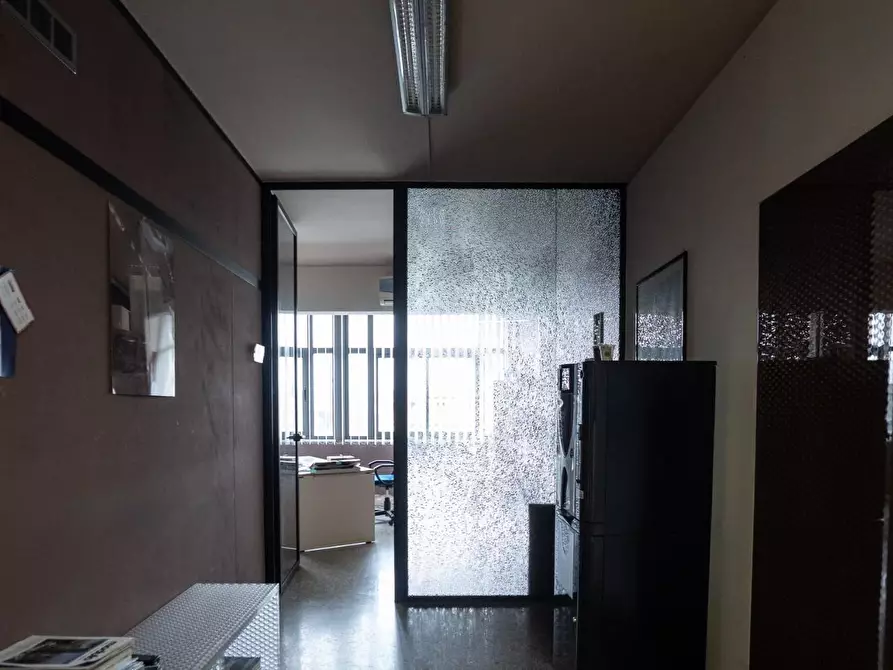 Immagine 2 di Ufficio in affitto  a Carrara
