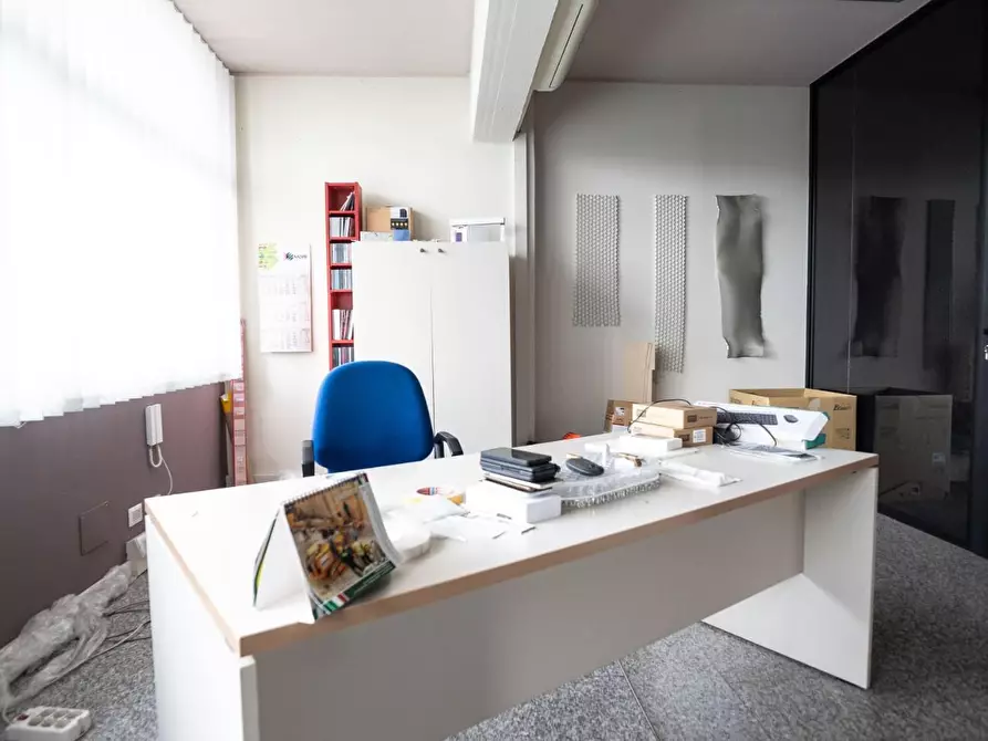 Immagine 1 di Ufficio in affitto  a Carrara