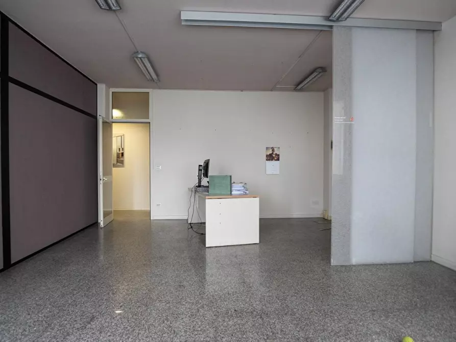 Immagine 5 di Ufficio in affitto  a Carrara