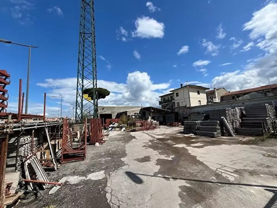 Immagine 1 di Capannone industriale in vendita  a Viareggio