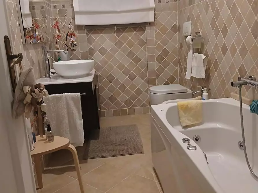 Immagine 11 di Appartamento in vendita  a Massa