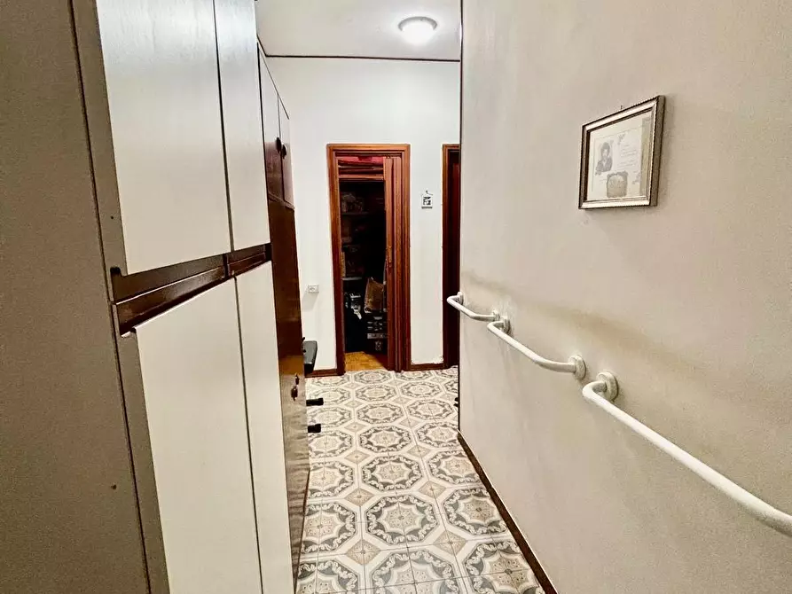 Immagine 12 di Appartamento in vendita  a Massa