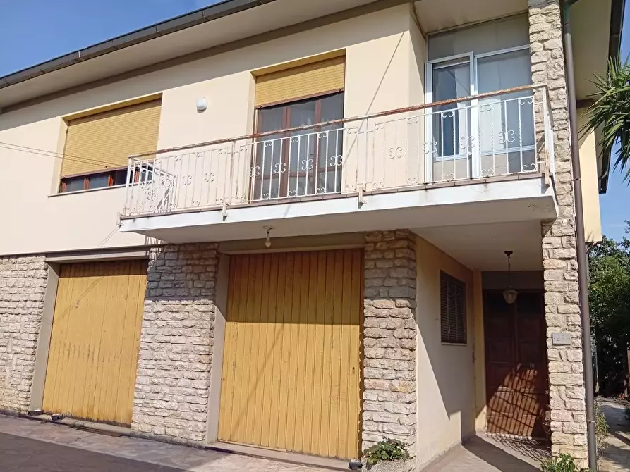 Immagine 3 di Villa in vendita  a Cascina