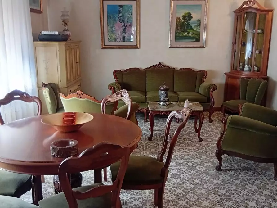 Immagine 1 di Villa in vendita  a Cascina