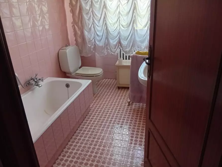 Immagine 9 di Villa in vendita  a Cascina