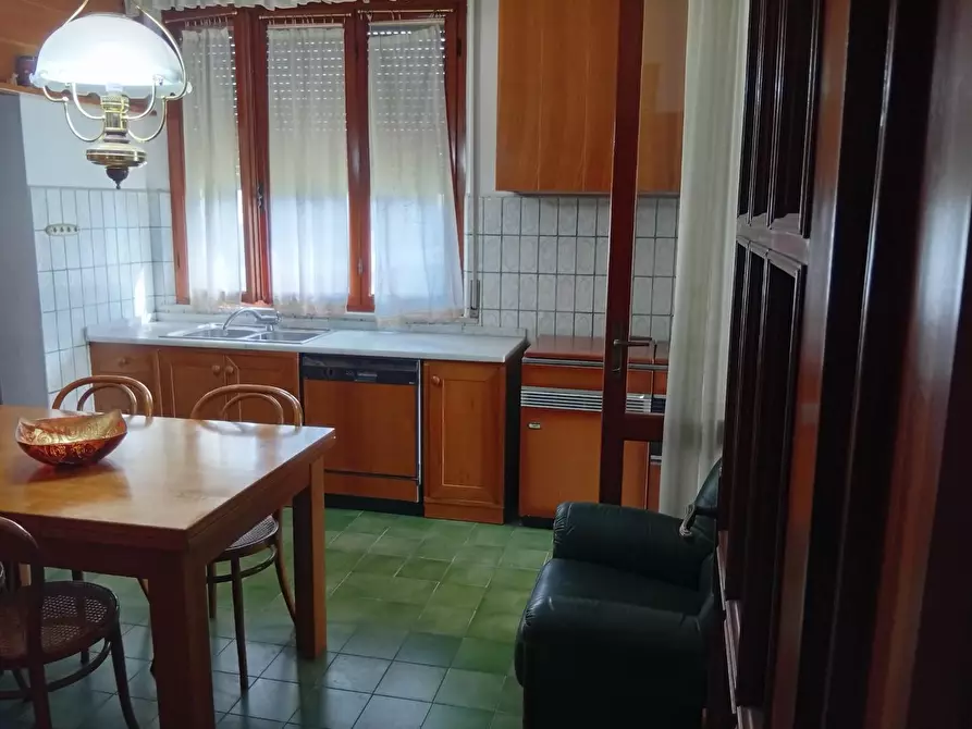 Immagine 5 di Villa in vendita  a Cascina