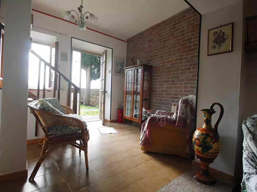 Immagine 18 di Casa colonica in vendita  a Vinci