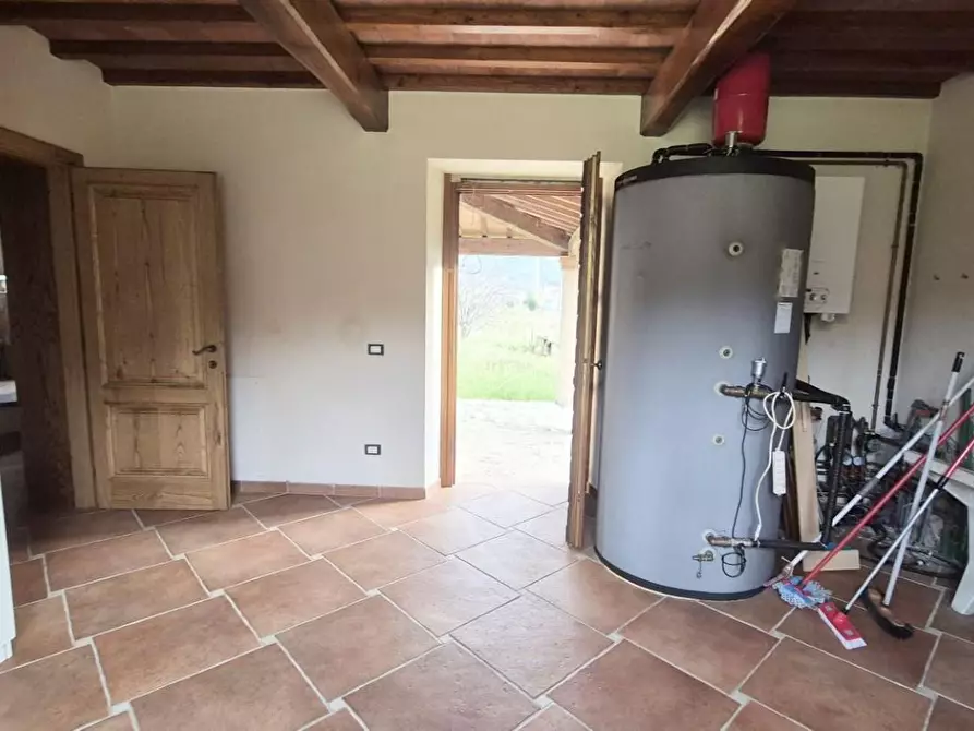 Immagine 12 di Casa colonica in vendita  a Camaiore