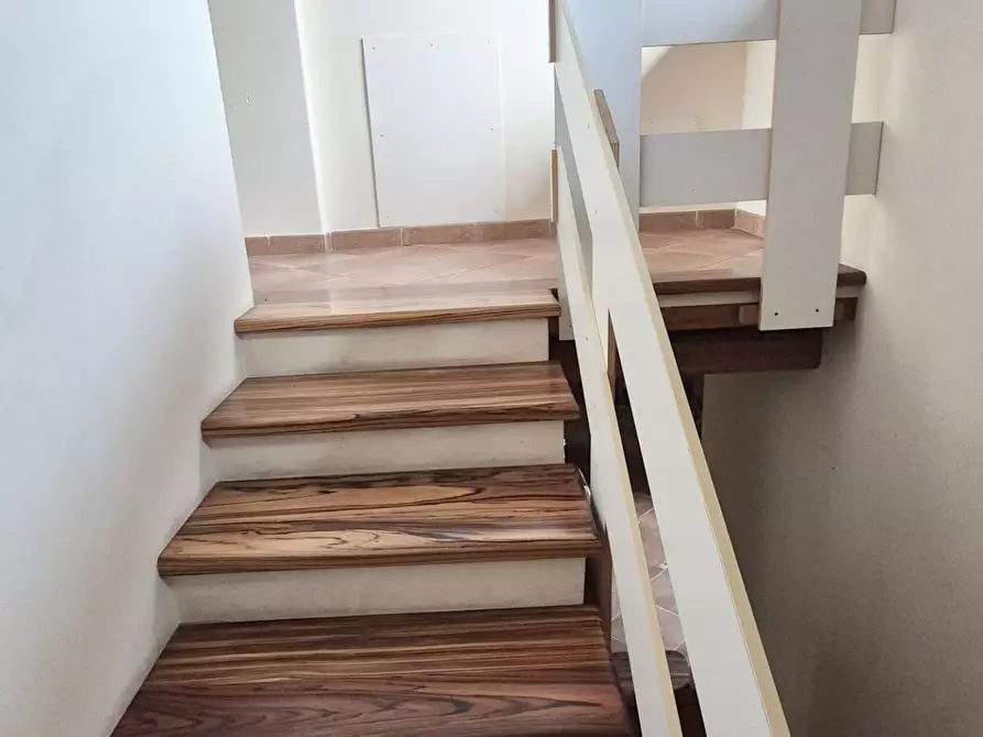 Immagine 25 di Casa colonica in vendita  a Camaiore