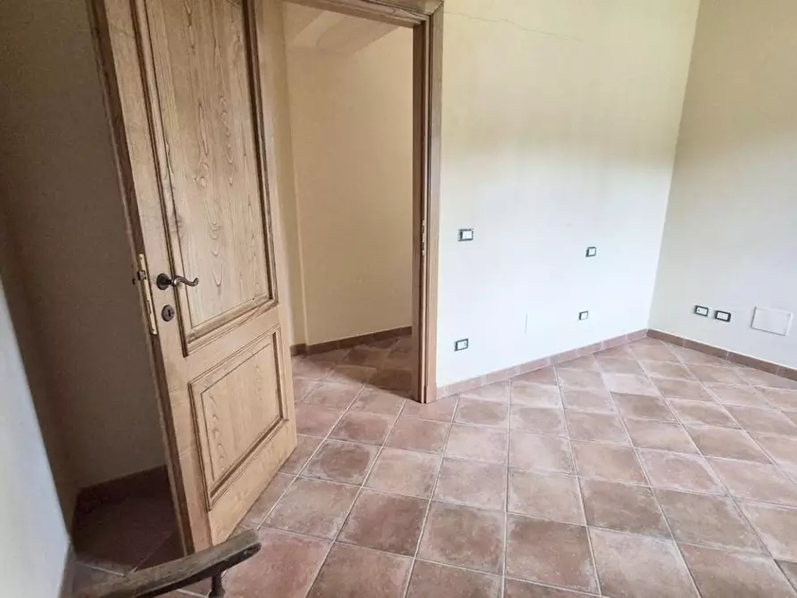 Immagine 55 di Casa colonica in vendita  a Camaiore