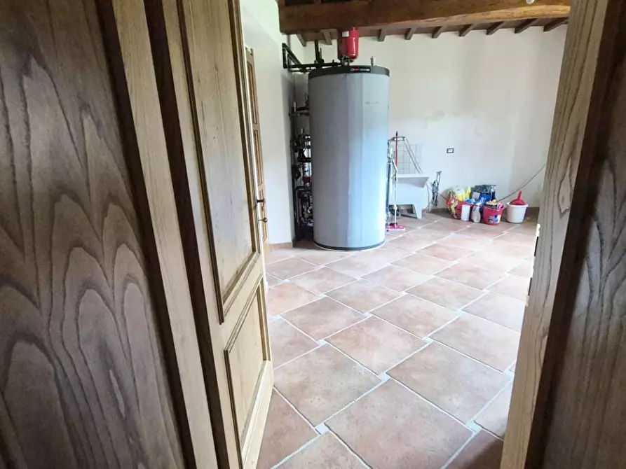 Immagine 8 di Casa colonica in vendita  a Camaiore