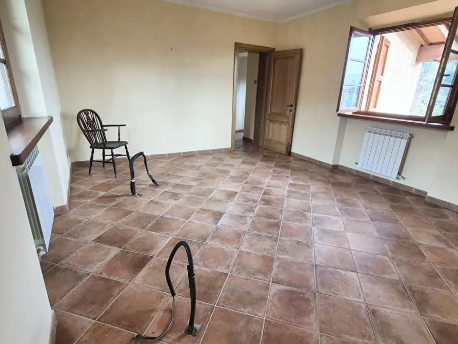 Immagine 32 di Casa colonica in vendita  a Camaiore