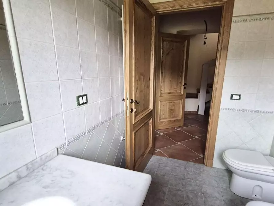 Immagine 19 di Casa colonica in vendita  a Camaiore