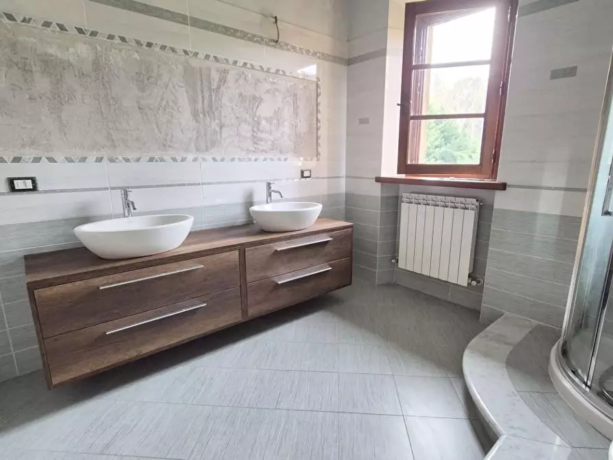 Immagine 42 di Casa colonica in vendita  a Camaiore