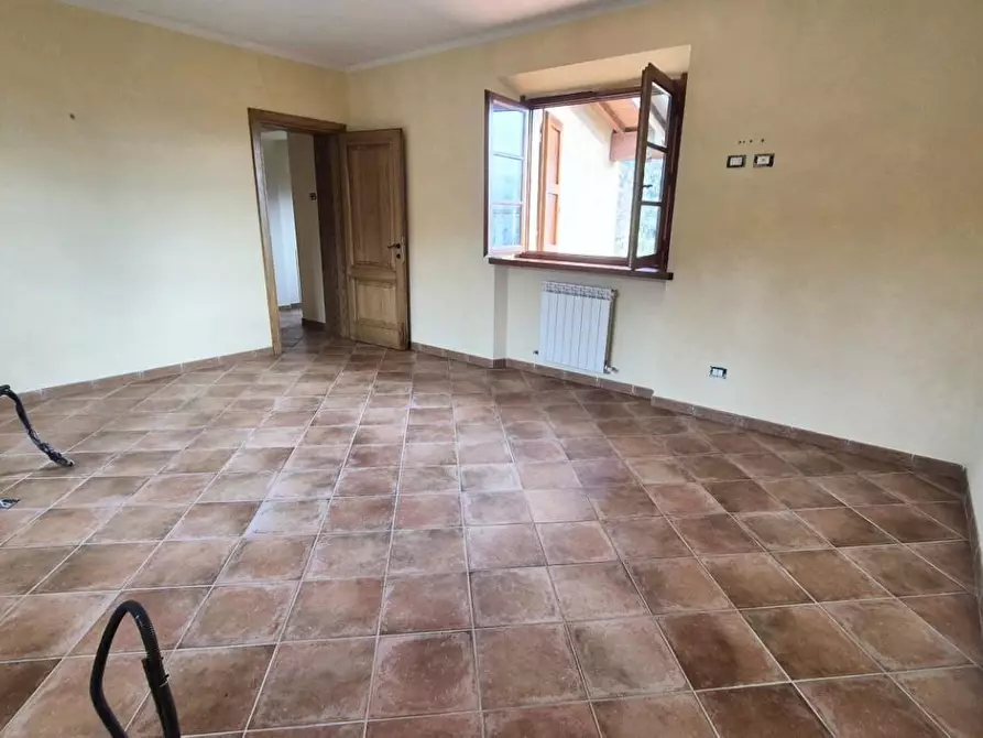 Immagine 33 di Casa colonica in vendita  a Camaiore