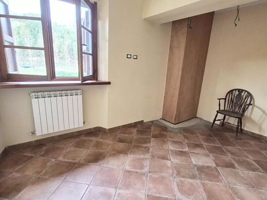 Immagine 50 di Casa colonica in vendita  a Camaiore