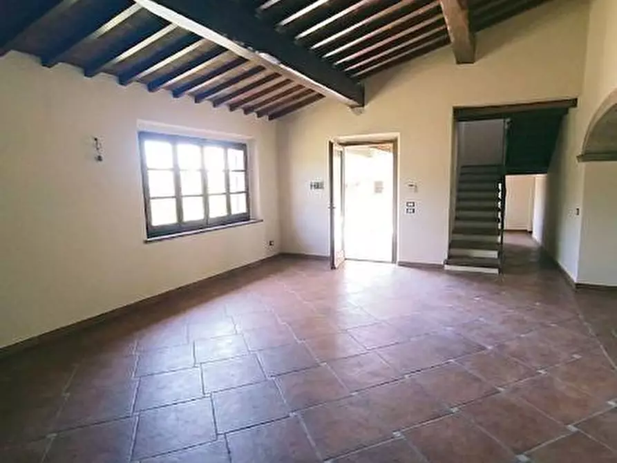 Immagine 15 di Casa colonica in vendita  a Camaiore