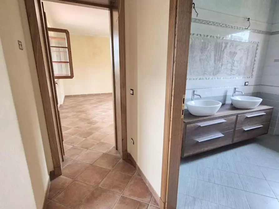 Immagine 27 di Casa colonica in vendita  a Camaiore