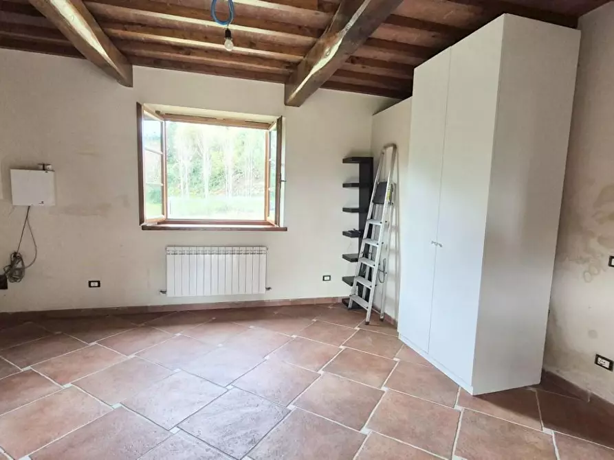 Immagine 10 di Casa colonica in vendita  a Camaiore