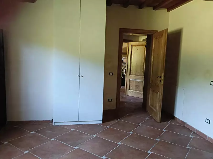 Immagine 17 di Casa colonica in vendita  a Camaiore