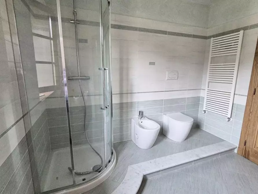 Immagine 40 di Casa colonica in vendita  a Camaiore