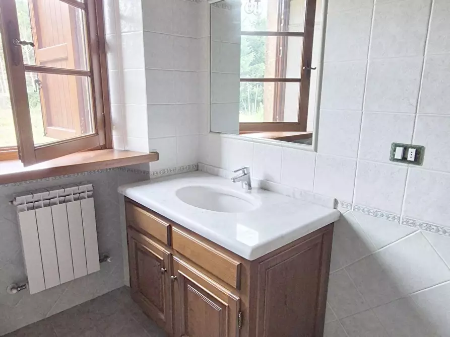 Immagine 16 di Casa colonica in vendita  a Camaiore