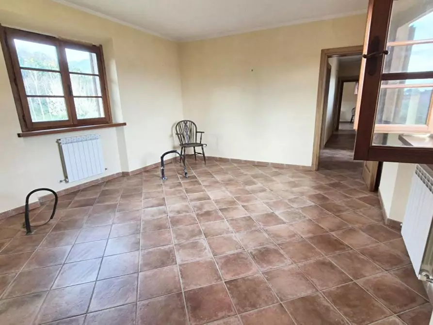 Immagine 31 di Casa colonica in vendita  a Camaiore