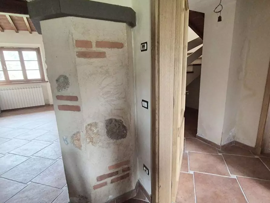Immagine 72 di Casa colonica in vendita  a Camaiore