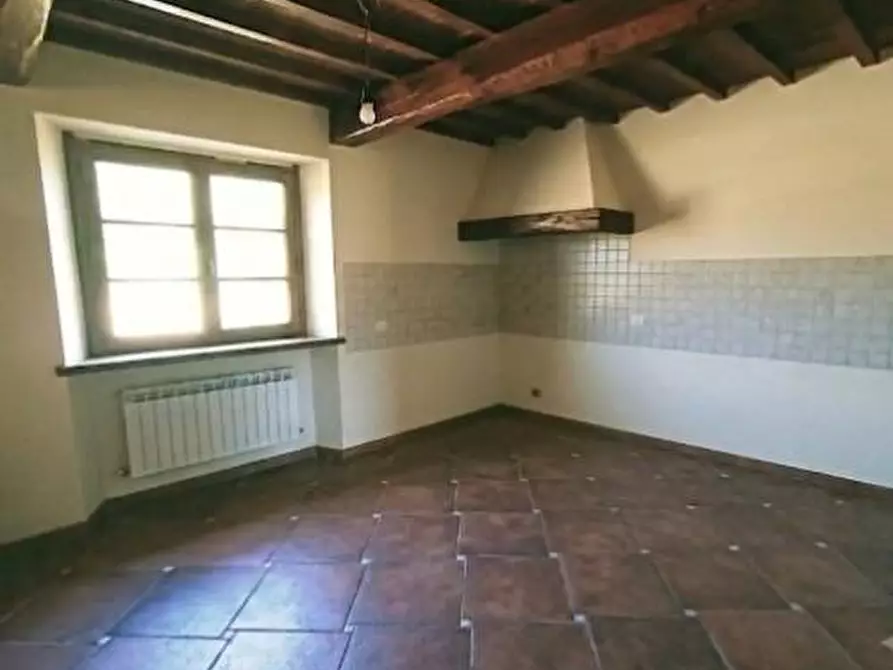 Immagine 9 di Casa colonica in vendita  a Camaiore