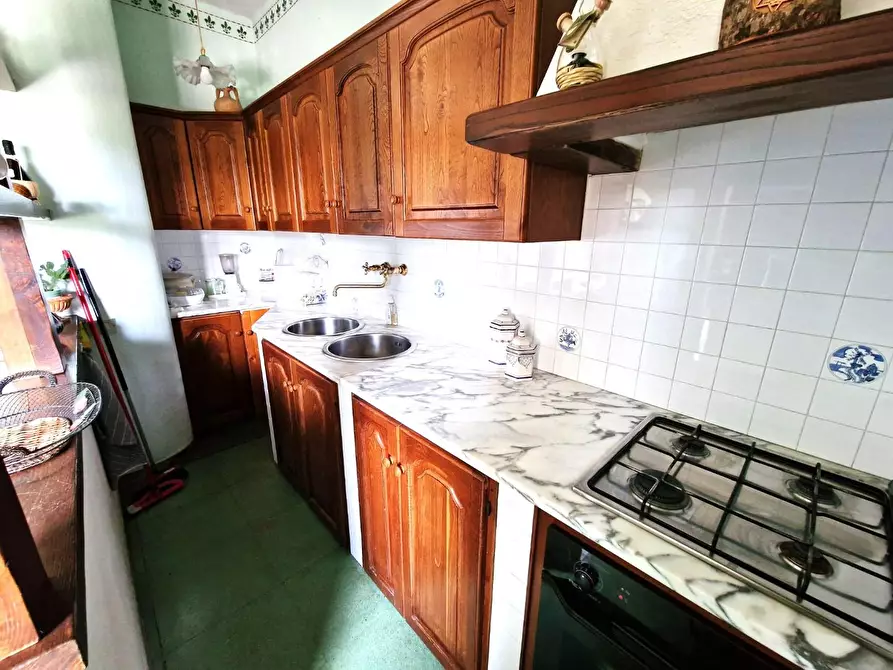 Immagine 10 di Villa in vendita  a Lucca