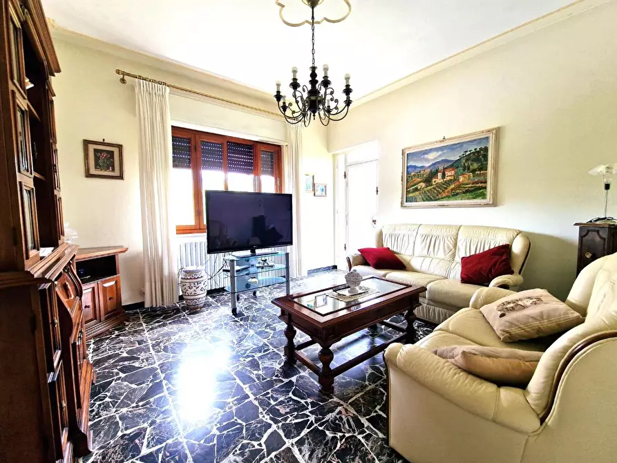 Immagine 15 di Villa in vendita  a Lucca