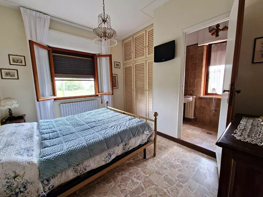 Immagine 11 di Villa in vendita  a Lucca