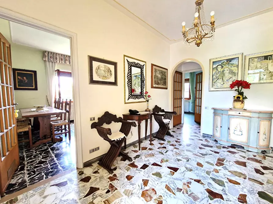 Immagine 14 di Villa in vendita  a Lucca