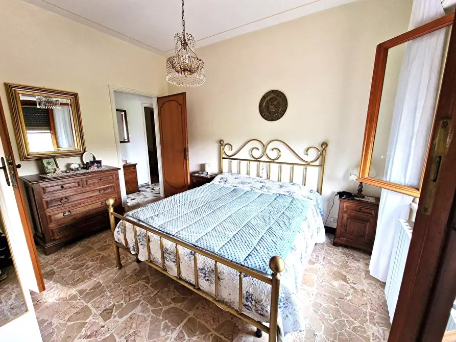 Immagine 12 di Villa in vendita  a Lucca