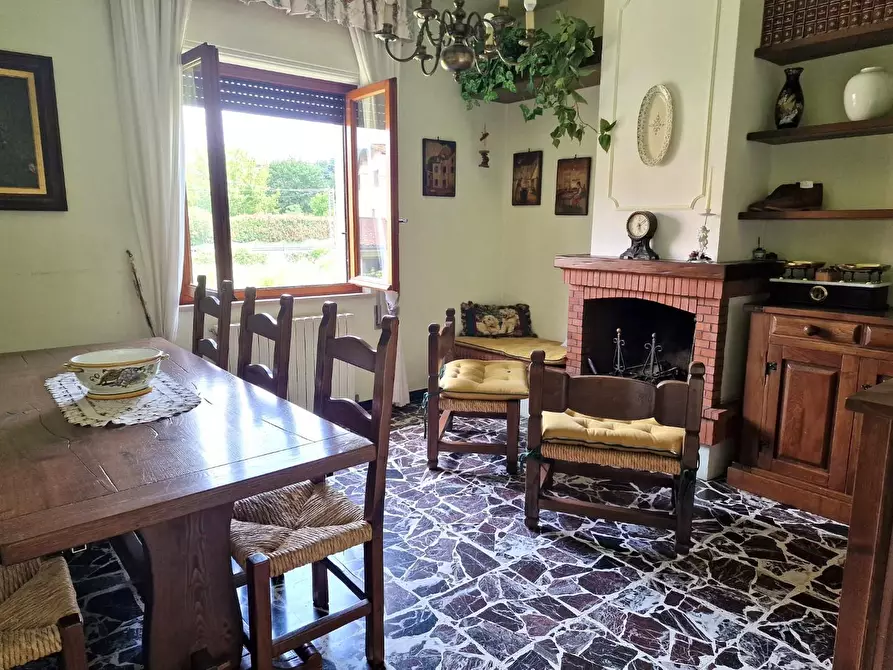 Immagine 7 di Villa in vendita  a Lucca