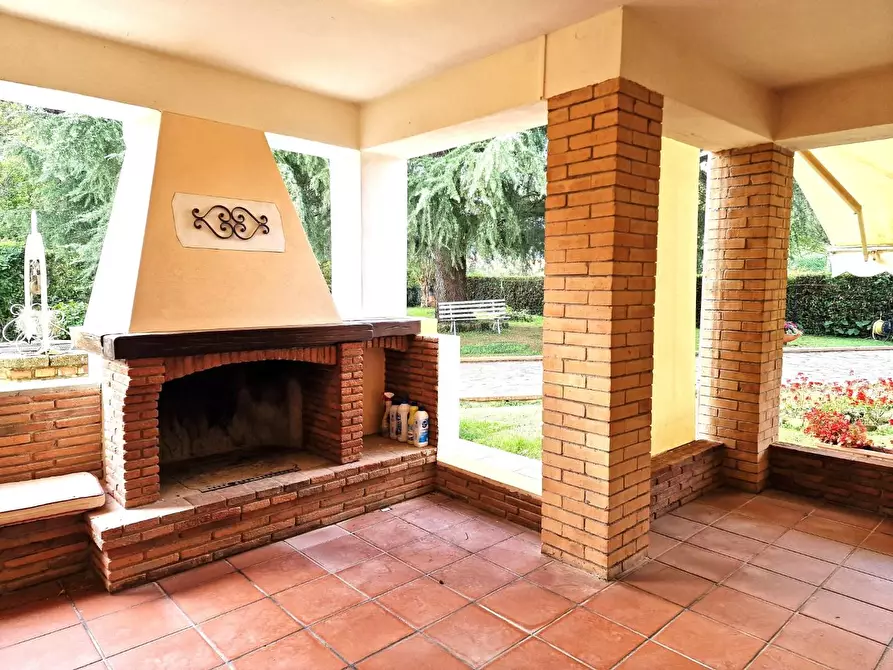 Immagine 25 di Villa in vendita  a Lucca