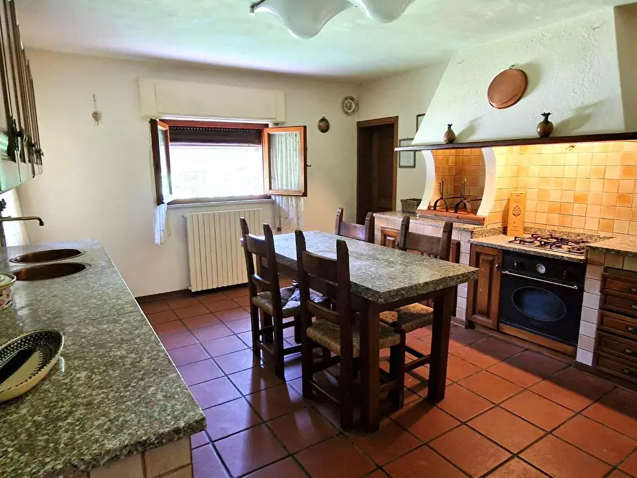 Immagine 27 di Villa in vendita  a Lucca