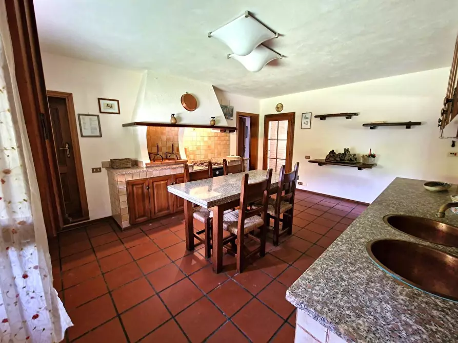 Immagine 28 di Villa in vendita  a Lucca