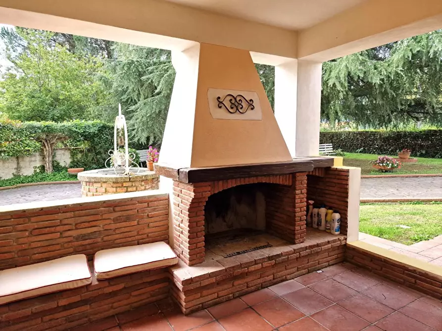 Immagine 26 di Villa in vendita  a Lucca