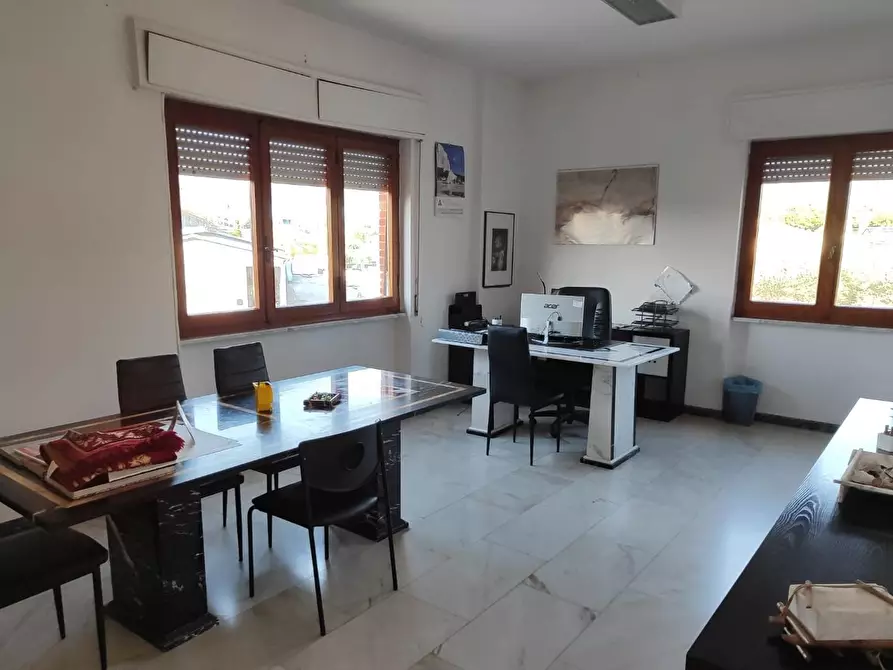 Immagine 5 di Attività artigianale in vendita  a Massa