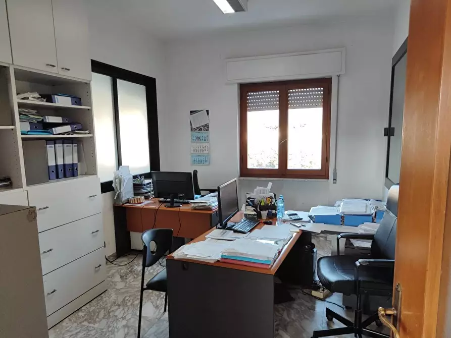 Immagine 6 di Attività artigianale in vendita  a Massa