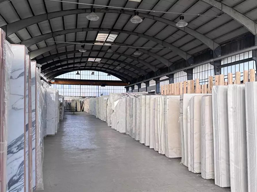 Immagine 14 di Attività artigianale in vendita  a Massa