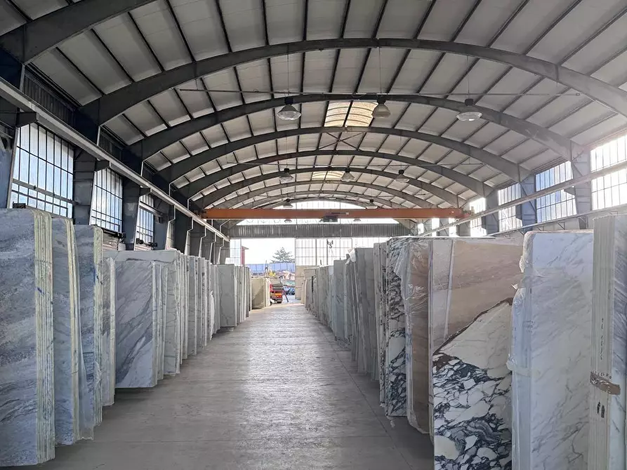 Immagine 12 di Attività artigianale in vendita  a Massa