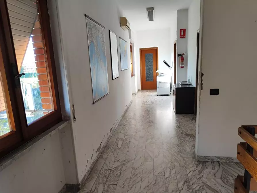 Immagine 4 di Attività artigianale in vendita  a Massa