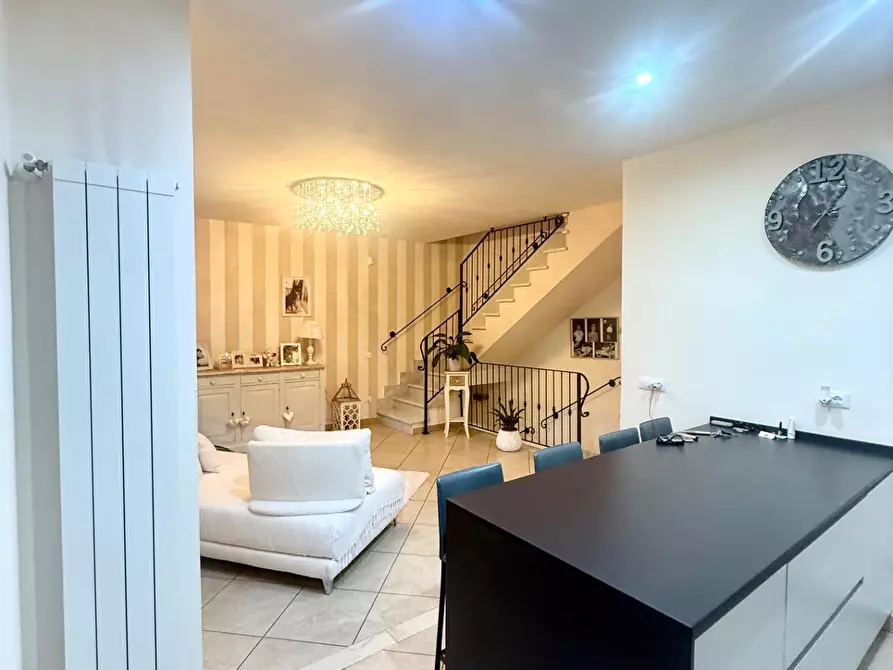 Immagine 16 di Villetta a schiera in vendita  a Massa