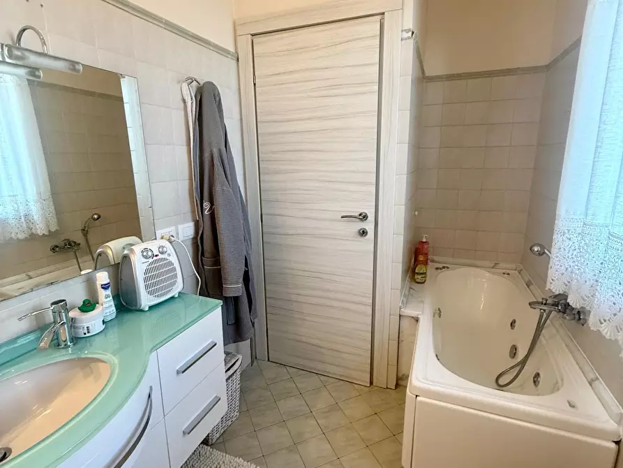 Immagine 30 di Villetta a schiera in vendita  a Massa