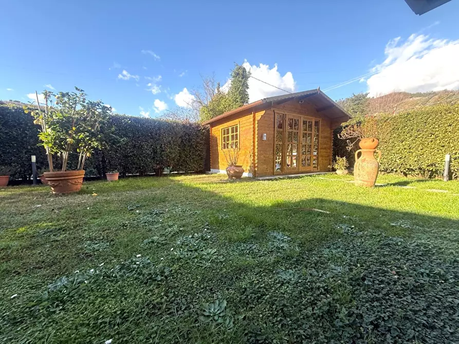 Immagine 7 di Villetta a schiera in vendita  a Massa