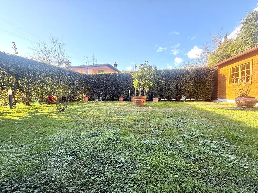 Immagine 6 di Villetta a schiera in vendita  a Massa