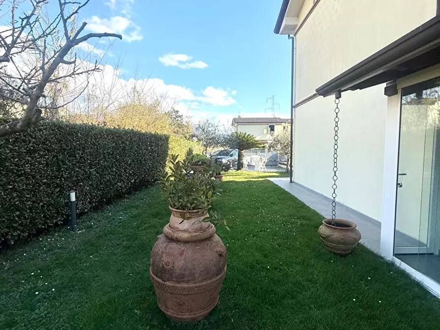 Immagine 3 di Villetta a schiera in vendita  a Massa
